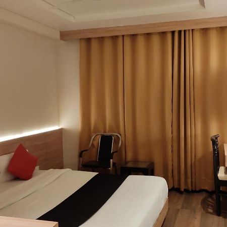 Hotel Poseidon Inn Lucknow Buitenkant foto