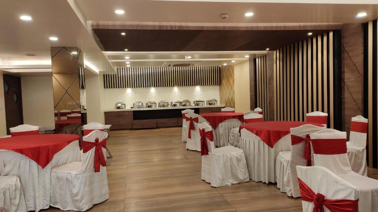 Hotel Poseidon Inn Lucknow Buitenkant foto