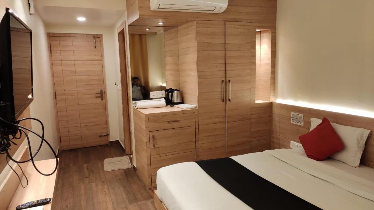 Hotel Poseidon Inn Lucknow Buitenkant foto